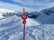Slope marking with emergency number