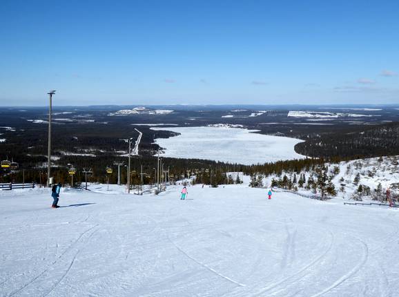 Intermediate north-facing slope in the Pyhä ski resort