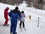 Assistance when getting on the platter lift