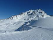Wide connecting slope to Grand Col