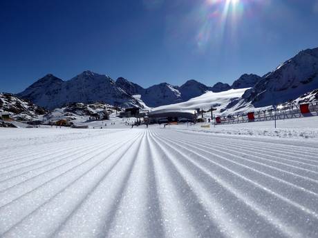 Slope preparation Pitztal – Slope preparation Pitztal Glacier (Pitztaler Gletscher)