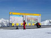 Slope map with detailed information at the top of the ski area