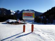 Slope signage in the ski resort