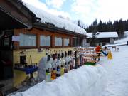 Snow bar El Mas de la Casèla on the valley run to Folgàrida
