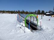Conveyor belt and practice slope for first attempts