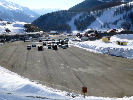 Maritime Alps: access to ski resorts and parking at ski resorts – Access, Parking Auron (Saint-Etienne-de-Tinée)