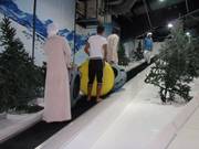 Conveyor belt as an ascent aid