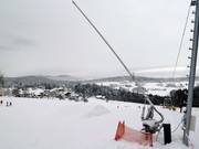 The ski resort is equipped with snow cannons.