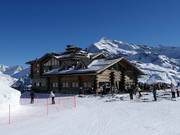 Sunny Valley Kelo Mountain Lodge in the middle of the ski area