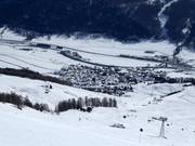 The village of Zuoz right next to the ski area