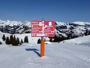 Slope signage in the ski resort
