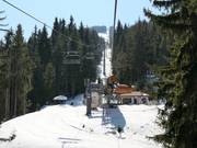 Long chairlift with mid-station in Mechi Chal