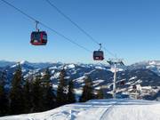 Fleckalmbahn - 10pers. Gondola lift with seat heating (monocable circulating ropeway)