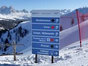Slope signage in the Alpe Lusia ski area