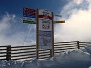 Slope signage with piste map in Verbier