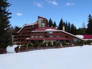 Hotel Yastrebets directly on the slope