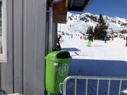 Waste bin at the lift