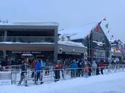 Whistler Village Gondola Lower - 8pers. Gondola lift (monocable circulating ropeway)