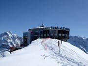Piz Gloria – Schilthorn viewing platform with skyline view