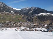 The village of Praz sur Arly is located opposite the ski area on the sunny side of the Val d’Arly.