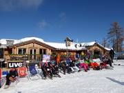 Chalet degli Angeli offers first-class rooms right in the heart of the ski area