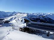View towards Schmittenhöhe from the zellamseeXpress mountain station