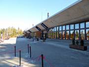 Well-maintained ticket area in La Molina