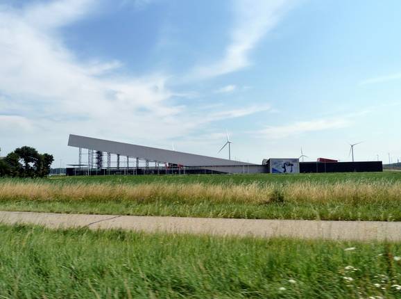 View of the SnowWorld Terneuzen ski hall