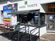 Well-maintained ticket area in the Olympiabahn and Birgitzköpfl area