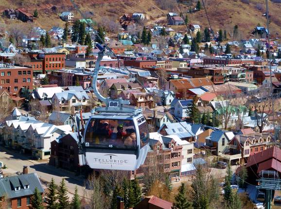 The gondola takes you from Telluride into the ski area.