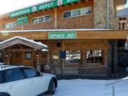 Holzstadl après-ski bar at the ski school meeting point