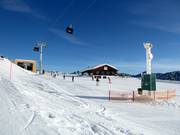 Practice rope tow next to the Loseralm at the Panoramabahn mountain station