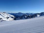 Very well-groomed slopes at the Stubai Glacier