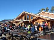 Sun terrace Le Chalet in the middle of the ski area