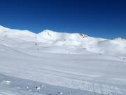Easy and wide slopes in the upper area of the ski resort