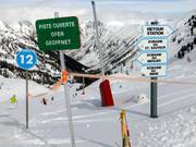 Signposts and slope opening status