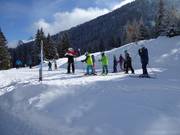 Advanced ski students on a discovery tour in the ski area