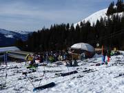 Igloo snow bar at the Metschstand valley station