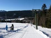 Drag lift with a wide, easy slope