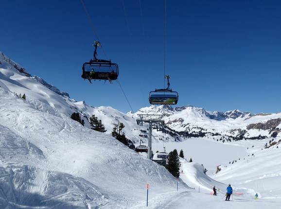 Engstlenalp-Jochpass - 6pers. High speed chairlift (detachable) with bubble and seat heating