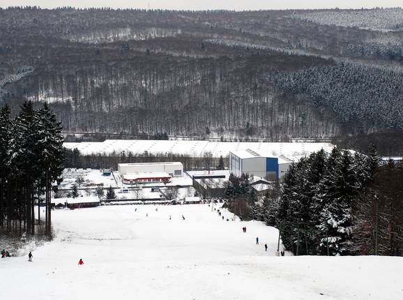 Beautiful terrain transitions: ski slope in Burbach