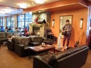 Live music at the Creekside Lodge at the valley station