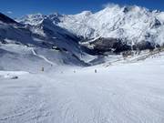 The wide Weissmies slope in the Hohsaas ski resort