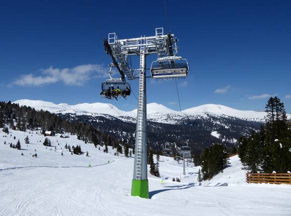 Schafalmbahn - 6pers. High speed chairlift (detachable) with bubble and seat heating