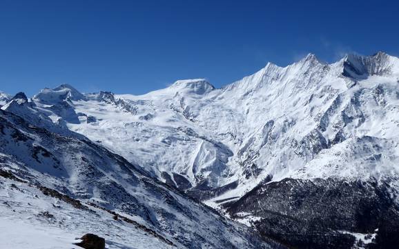 Skiing in the Saas-Fee/​Saastal Holiday Region
