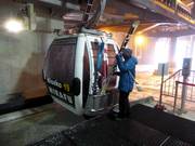 Assistance when exiting the gondola lift