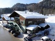 The Jagdhof directly at the valley station of the Skiarena