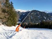 Snowmaking with lances on the valley run