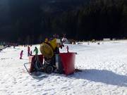 Snow cannons are also available in the practice area.