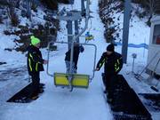 The friendly staff will assist you when boarding the chairlift.